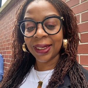 Meet your Posher, Faye